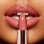 رژ لب شارلوت تیلبری مدل Hot lips رنگ IN LOVE WITH OLIVIA - Image 2