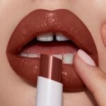 رژ لب شارلوت تیلبری مدل هیالورونیک رنگ Passion Kiss - تصویر 2