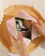 کیف آرایشی طرح پاپیون رنگ صورتی - تصویر 2