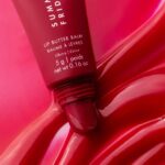بالم لب آبرسان و براق‌کننده سامر فرایدیز رنگ Cherry جدا شده از پک ۵گرم - Image 2